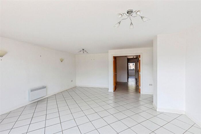 2 Bedroom Flat For Sale In Deanery Road, Bristol, BS1 - Photo 2