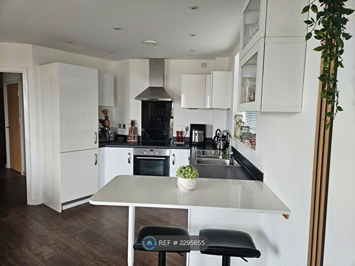 2 Bedroom Flat To Rent In Mason Way, Birmingham, B15