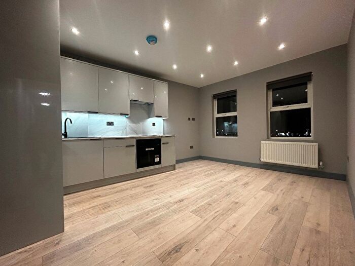 1 Bedroom Flat To Rent In Upper Green West, Mitcham, CR4