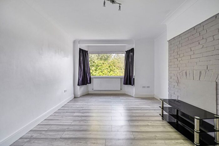 3 Bedroom Flat To Rent In Alexandra Avenue, Harrow, HA2