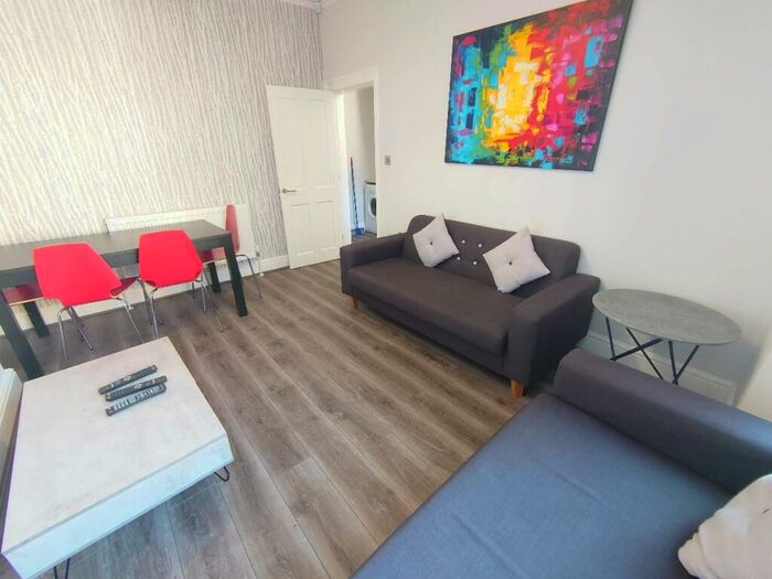 4 Bedroom Terraced House To Rent In Gilroy Road, Kensington, L6