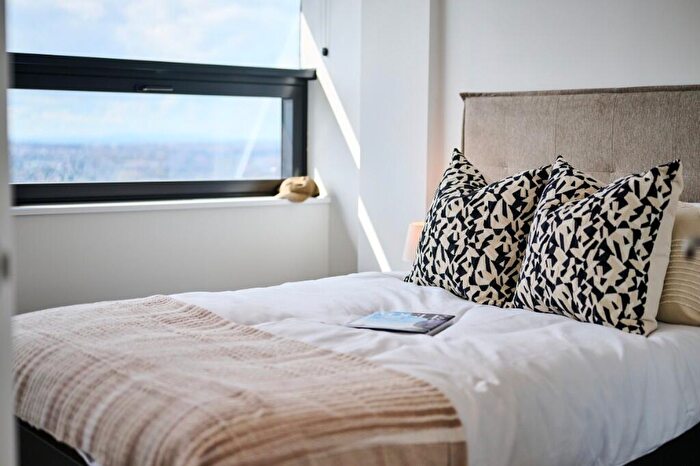 1 Bedroom Apartment To Rent In The Octagon - Great Charles Street Queensway, Birmingham, B3