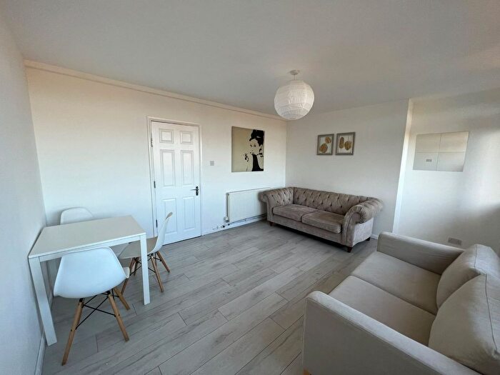 3 Bedroom Maisonette To Rent In Ramsey Street, Bethnal Green, London, E2