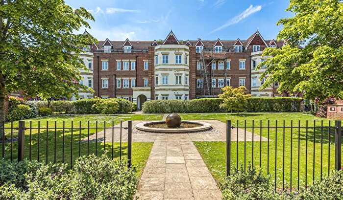 2 Bedroom Apartment To Rent In The Cloisters, London Road, GU1