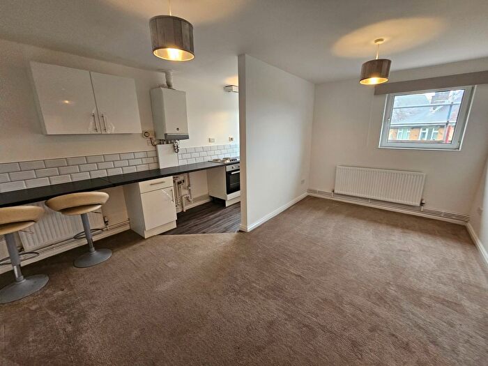 1 Bedroom Flat To Rent In Flat B Llangyfelach Road, Treboeth, Swansea, SA5