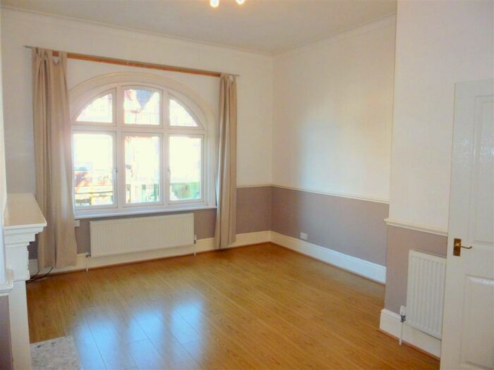 1 Bedroom Flat To Rent In Queen Annes Place, Bush Hill Park, Enfield, EN1