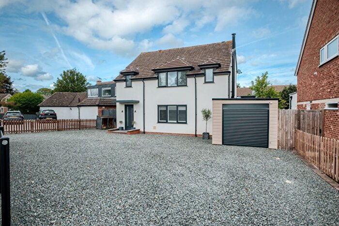 4 Bedroom Detached House For Sale In Manor Green, Stratford-Upon-Avon, CV37