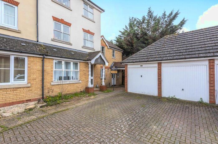 4 Bedroom Detached House To Rent In Nightingale Shott, Egham, Surrey, TW20