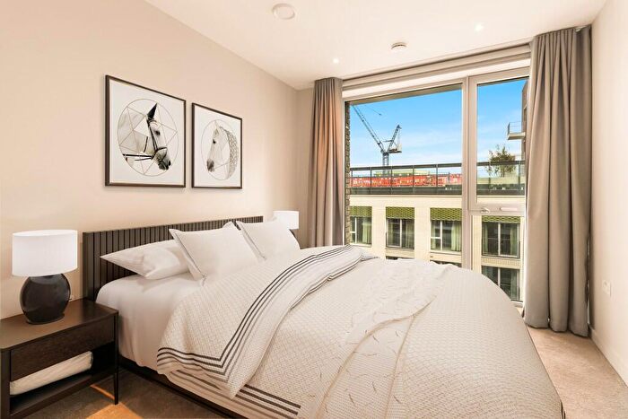 2 Bedroom Apartment To Rent In Nine Elms Lane, London, SW11