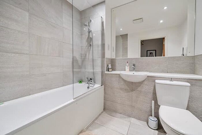 2 Bedroom Flat For Sale In Cardew Court, Bracknell, Berkshire, RG12