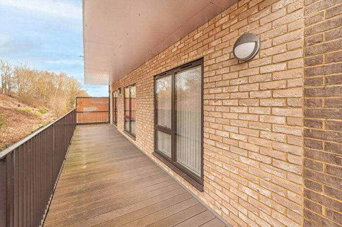 3 Bedroom Flat To Rent In Albert Road, New Barnet, Barnet, EN4