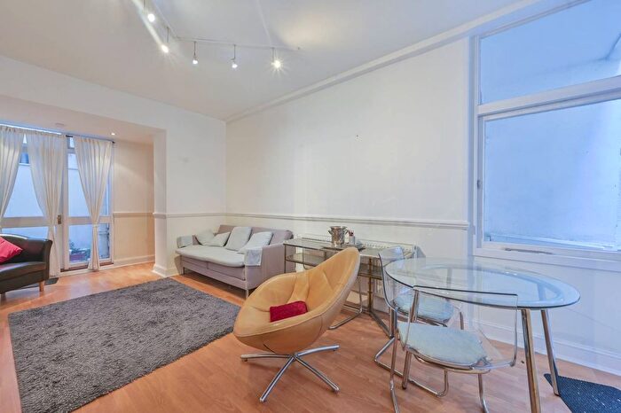 1 Bedroom Flat For Sale In Courtfield Gardens, South Kensington, London, SW5