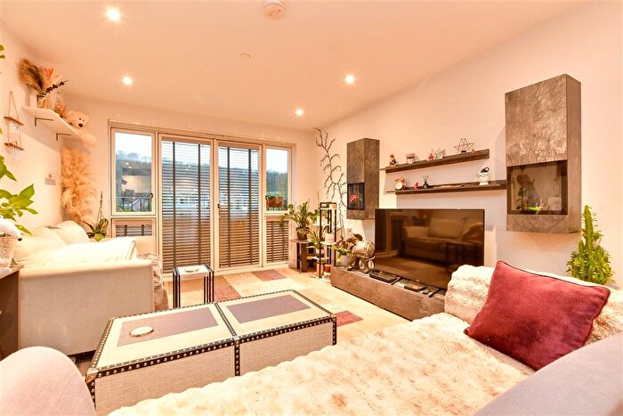 2 Bedroom Flat For Sale In Old Barn Lane, Kenley, Surrey, CR8