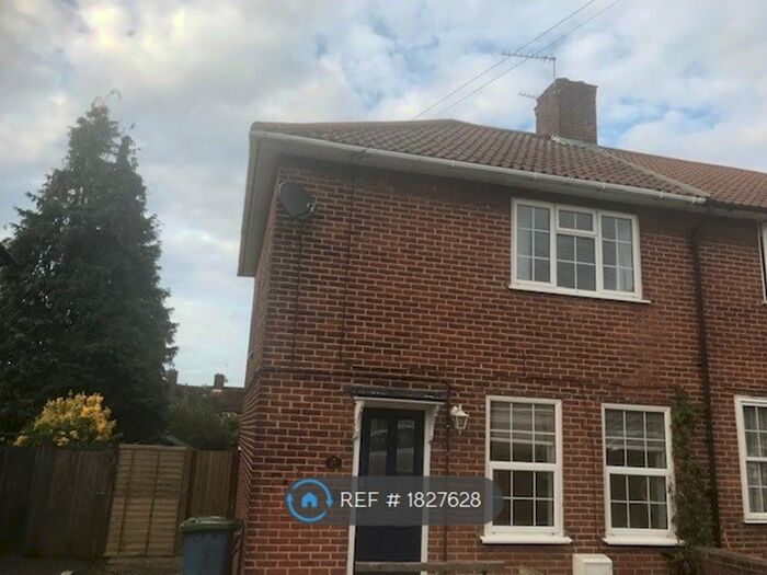 3 Bedroom End Of Terrace House To Rent In Castlecombe Road, London, SE9