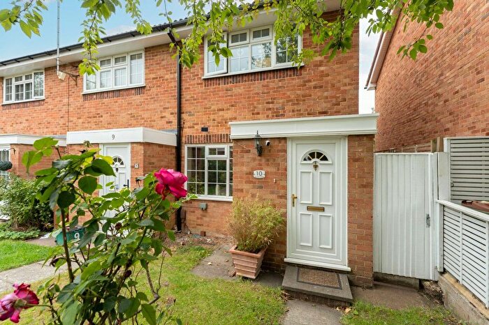 2 Bedroom End Of Terrace House For Sale In Frampton Close, Sutton, SM2