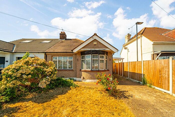 2 Bedroom Bungalow For Sale In Islip Gardens, Northolt, UB5