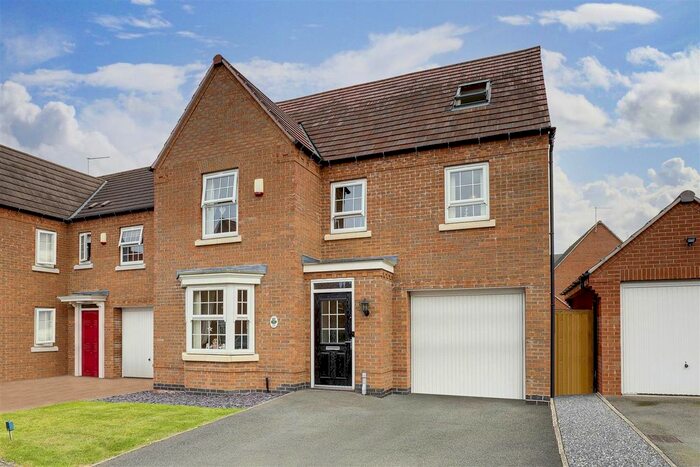 6 Bedroom Detached House For Sale In Hobben Crescent, Hucknall, Nottinghamshire, NG15