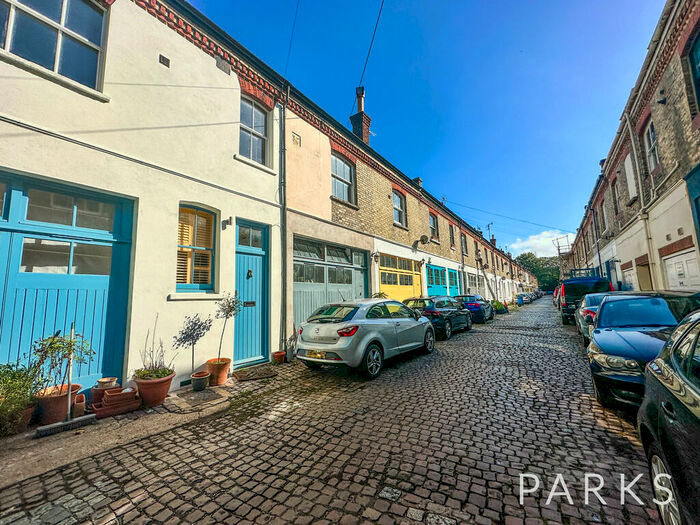 3 Bedroom Maisonette To Rent In Cambridge Grove, Hove, BN3