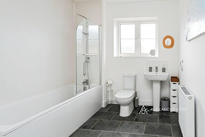 4 Bedroom Semi-Detached House To Rent In Dee Court, Kingsmere, Bicester, OX26