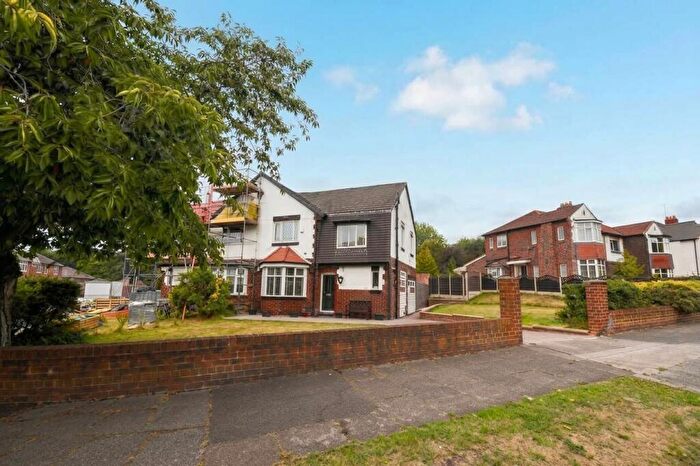 3 Bedroom Semi-Detached House For Sale In Light Oaks Road, Salford, M6