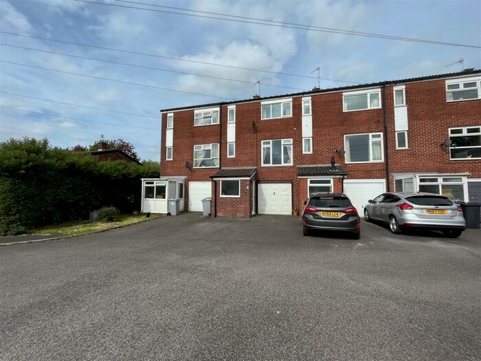 3 Bedroom Town House To Rent In Clough Avenue, Wilmslow, SK9