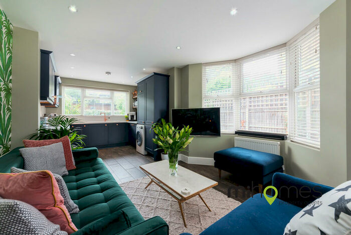 2 Bedroom Apartment To Rent In Beaconsfield Road, New Southgate, N11