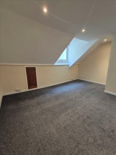 2 Bedroom Flat To Rent In Abbey Road, Torquay, TQ2