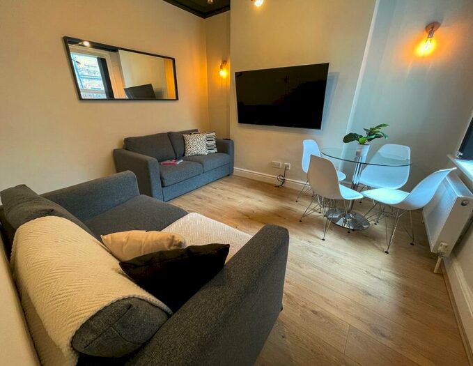 4 Bedroom House To Rent In Halsbury Road, L6