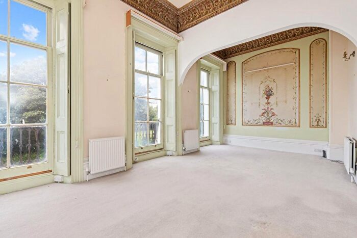 3 Bedroom Flat To Rent In - Sussex Square, Brighton, BN2
