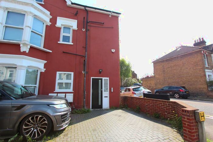 2 Bedroom Flat To Rent In Lascotts Road, Wood Green, N22