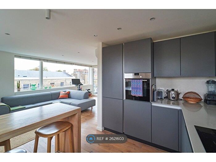 2 Bedroom Flat To Rent In Charles Allen House, London, EC1R