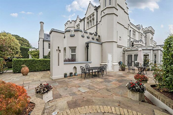 3 Bedroom Apartment For Sale In Woodland Way, Kingswood, KT20