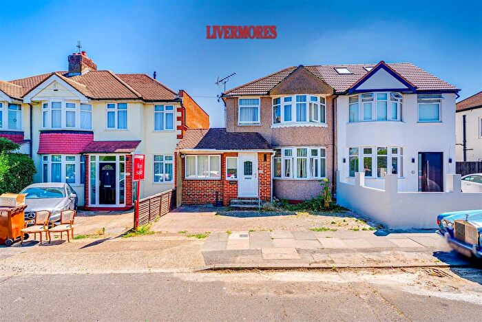3 Bedroom Semi Detached House For Sale In Wentworth Drive, Dartford, DA1