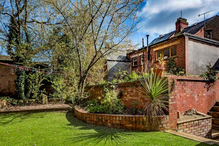 4 Bedroom Maisonette To Rent In Gold Street, Tiverton, EX16