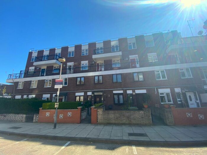 3 Bedroom Flat To Rent In Adrian Boult House, Bethnal Green, E2