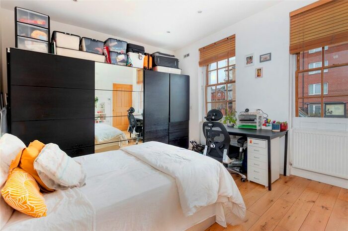 2 Bedroom Semi-Detached House For Sale In Lower Road, London, SE8