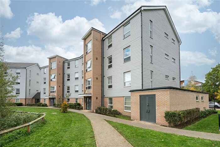 2 Bedroom Flat For Sale In Chertsey, Surrey, KT16