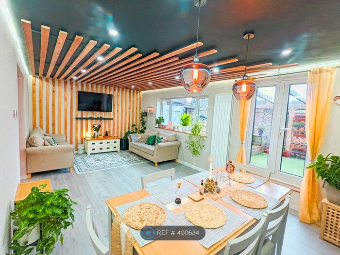 3 Bedroom Maisonette To Rent In Mackenzie Way, Gravesend DA12