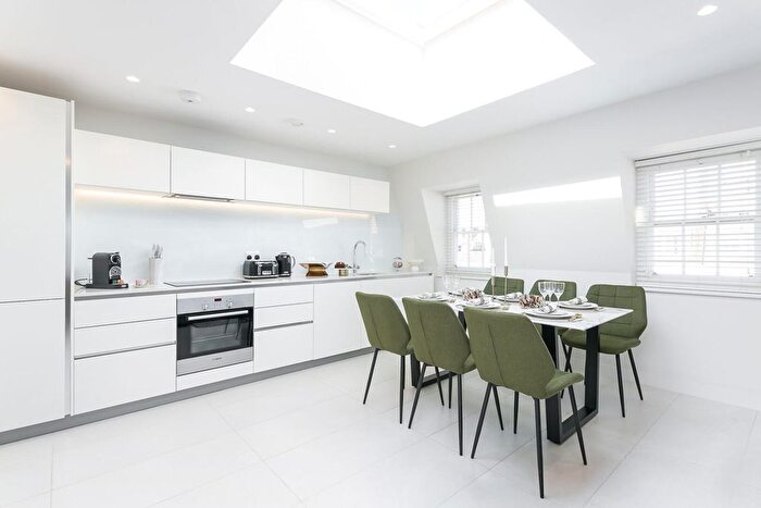 3 Bedroom Flat To Rent In York Street, London, W1U