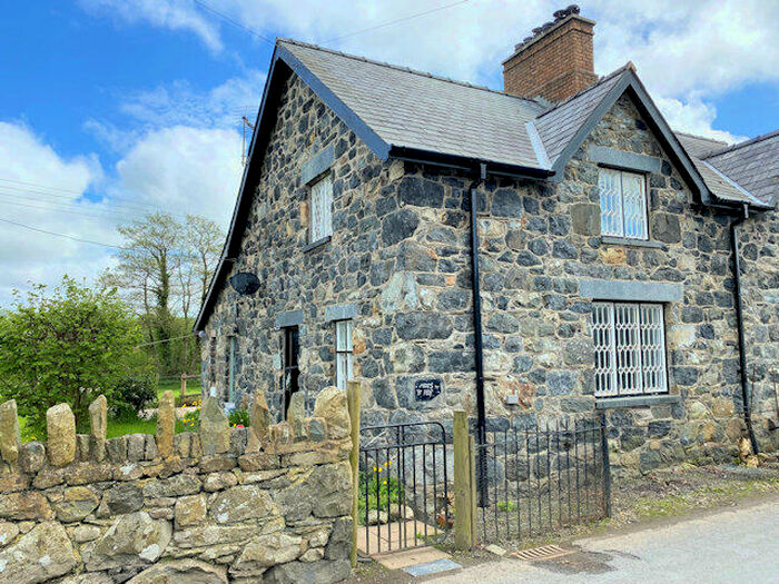 3 Bedroom Semi-Detached House For Sale In Maes Yr Haf, Llanegryn, LL36