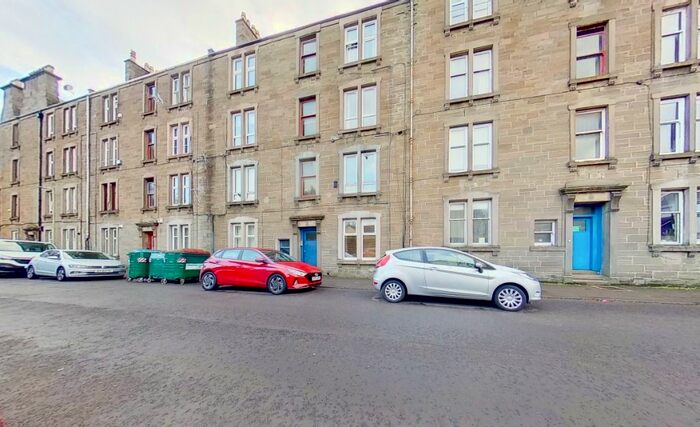 3 Bedroom Flat To Rent In Molison Street, Stobswell, Dundee, DD4