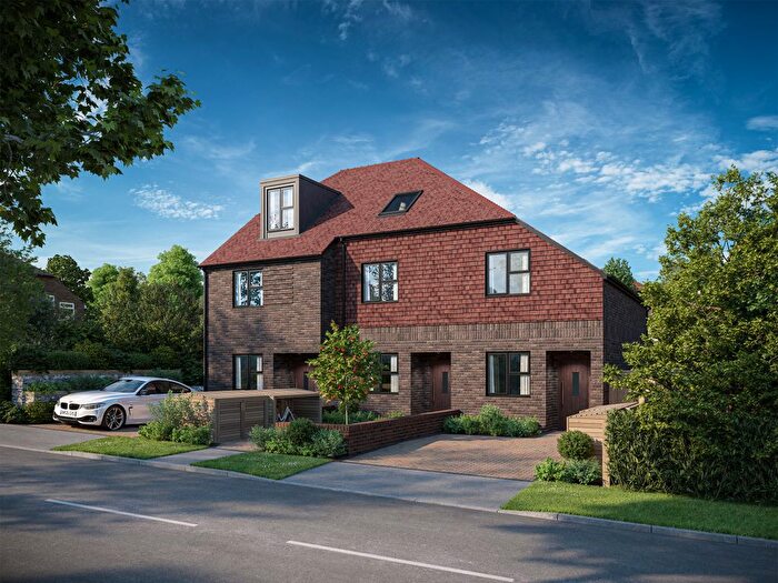 4 Bedroom End Terrace House For Sale In Waddington Avenue, Coulsdon, CR5