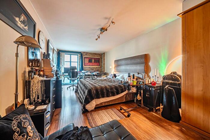 2 Bedroom Flat For Sale In Millennium Drive, Isle Of Dogs, London, E14