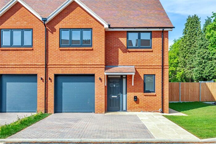 4 Bedroom Semi-Detached House For Sale In London Road, Hindhead, GU26