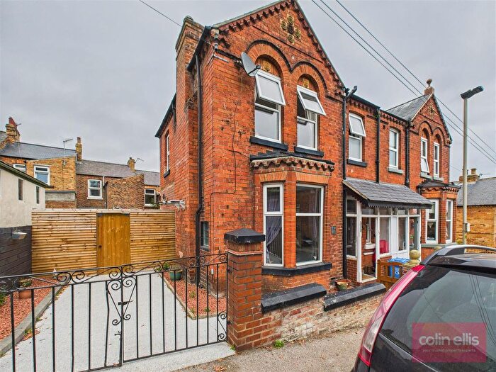3 Bedroom Semi-Detached House For Sale In Oak Road, Scarborough, YO12