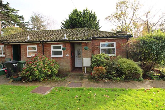 1 Bedroom Semi-Detached Bungalow For Sale In Elmwood Close, Worcester Park, KT17