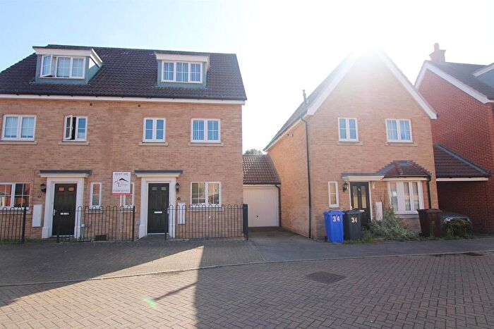 4 Bedroom Semi-Detached House To Rent In Hornbeam Avenue, Red Lodge, IP28