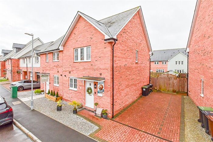 3 Bedroom Semi-Detached House For Sale In Carmelite Road, Aylesford, Kent, ME20