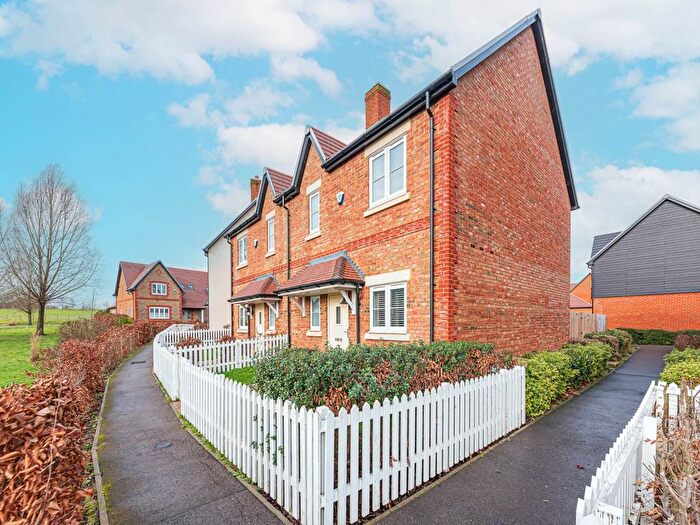 3 Bedroom Property To Rent In Hyacinth Grove, Woodhurst Park, Warfield, RG42