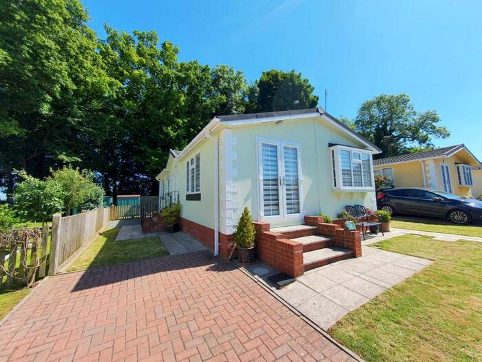 2 Bedroom Park Home For Sale In Ropersole Park, Canterbury, CT4